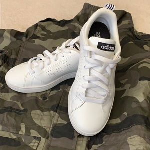 Adidas white neo comfort footbed sneakers size 6